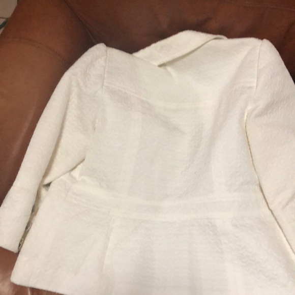 Cute Little White Jacket - Picture 4 of 4